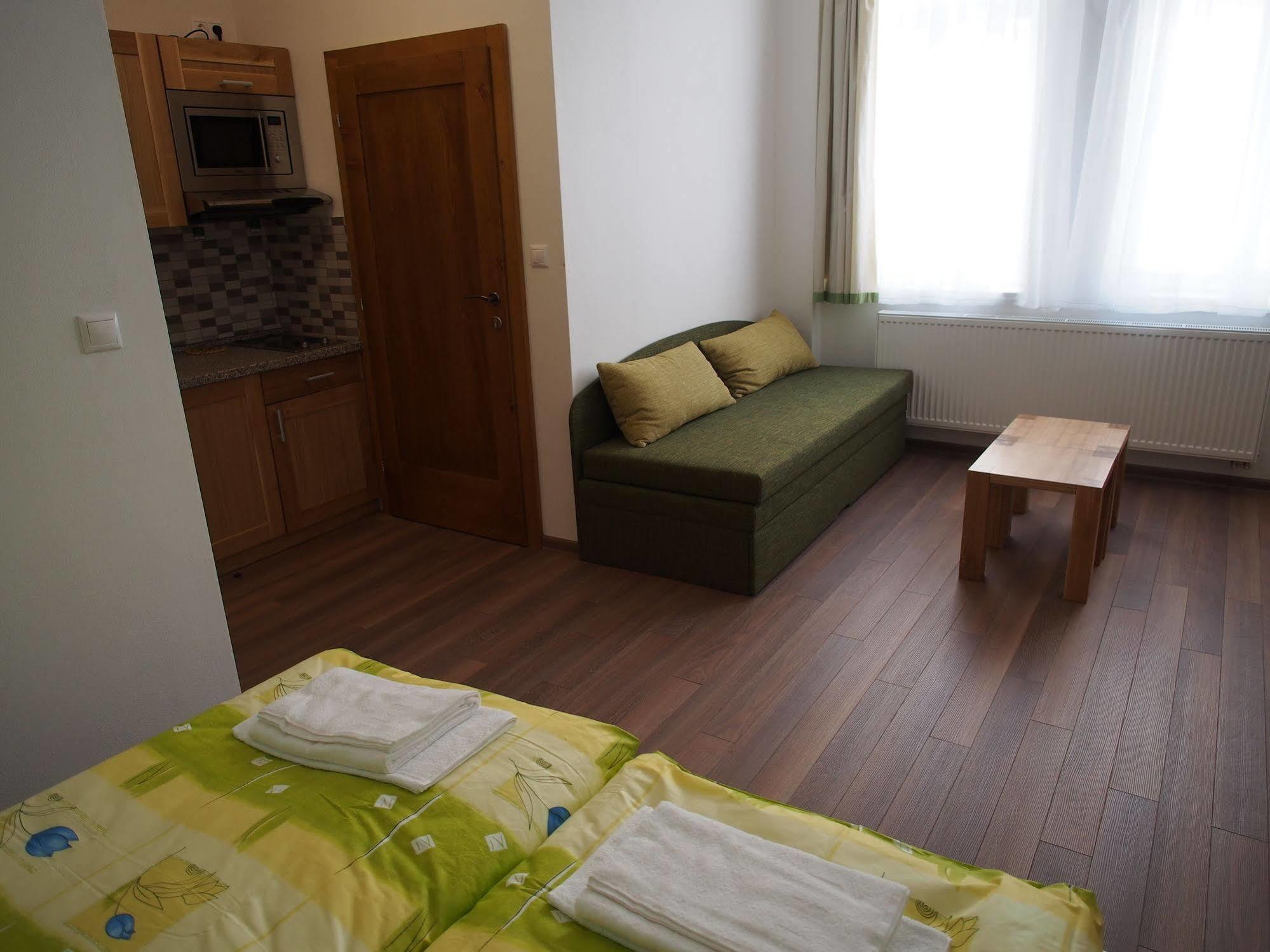 Apartman Helenka Stara Morava ตาตรันสกา ลอมนีจา ภายนอก รูปภาพ