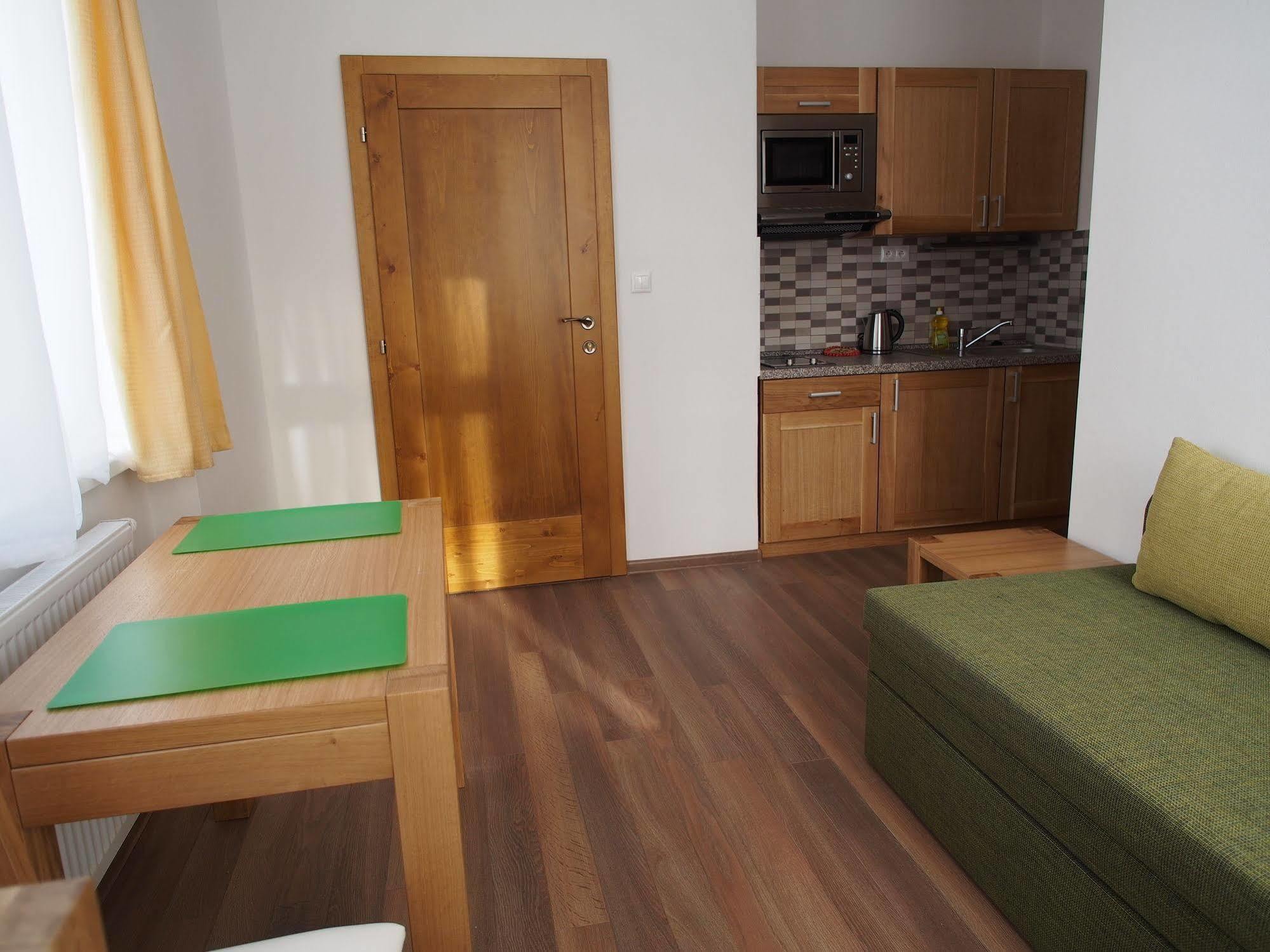 Apartman Helenka Stara Morava ตาตรันสกา ลอมนีจา ภายนอก รูปภาพ